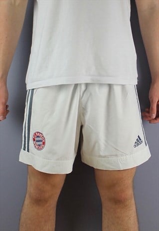 VINTAGE ADIDAS BAYERN MUNICH SHORTS IN WHITE WITH EMBROIDERE