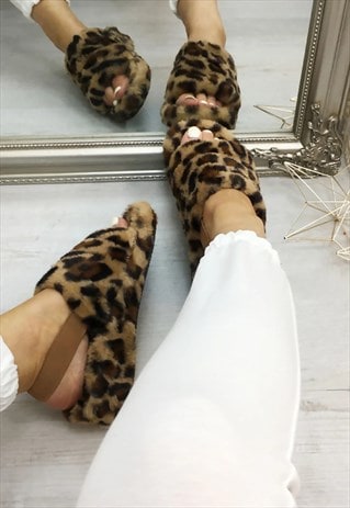 JUSTYOUROUTFIT Fluffy Faux Fur Stripe Slipper Leopard