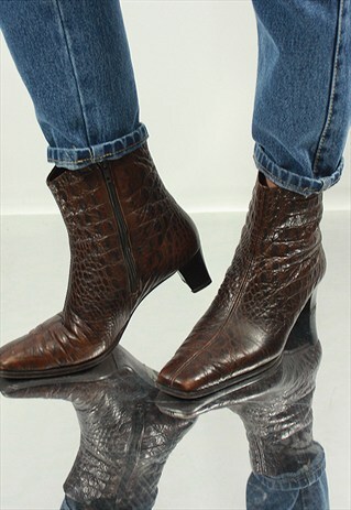 VINTAGE 80' BEAUTIFUL BROWN LEATHER BOOTS WITH FUR INSIDE