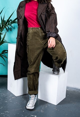 VINTAGE MOM JEANS IN GREEN CORDUROY