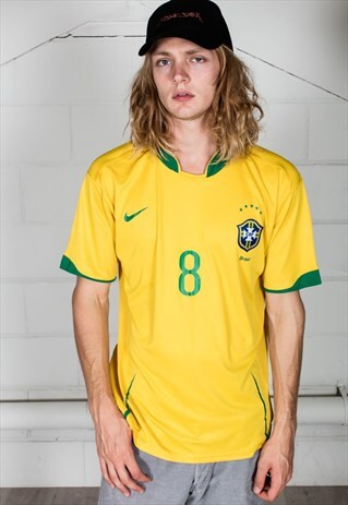 VINTAGE BRAZIL FOOTBALL SHIRT KAKA T-SHIRT