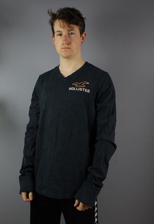 VINTAGE HOLLISTER LONGSLEEVE NAVY EMBROIDERED LOGO