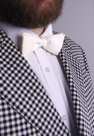 VINTAGE WHITE/CREAM BOW TIE. BUTTERFLY, THISTLE.