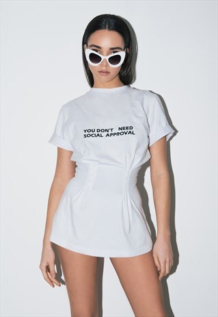 EMBOIDERED SOCIAL T-SHIRT