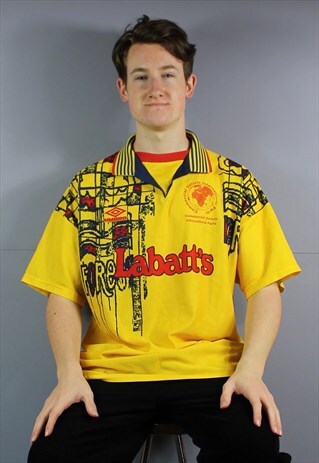 VINTAGE UMBRO NOTTINGHAM FOREST FOOTBALL SHIRT IN YELLOW WIT