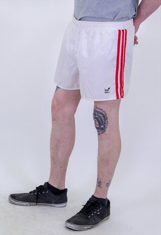 VINTAGE ADIDAS SUMMER SPORTS FOOTBALL SHORTS IN LARGE WHITE