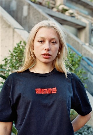 SHORT SLEEVED T-SHIRT IN BLACK WITH EMBROIDERED DBDNS LOGO