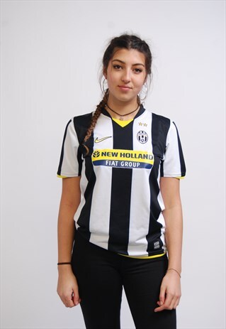 VINTAGE NIKE JUVENTUS FOOTBALL SHIRT