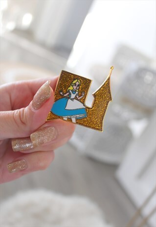 BROOCH PINS ALICE IN WONDERLAND