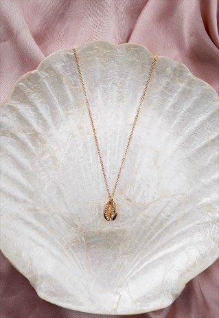 HANNAH COWRIE NECKLACE