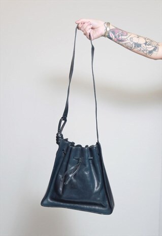 VINTAGE 1980'S NAVY BLUE LEATHER DRAWSTRING HANDBAG