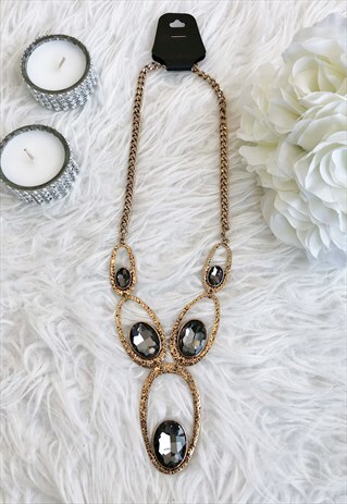 GOLD COLOURED STATEMENT NECKLACE