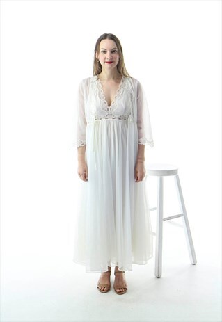 WHITE SILKY NIGHTWEAR / TRANSPARENT NIGHT GOWN