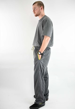 VINTAGE 90S LOOSE FIT ADIDAS TRACK PANTS IN GREY