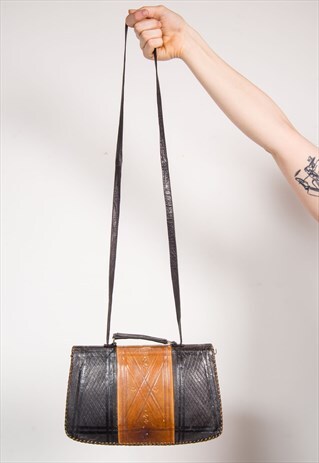 VINTAGE 70'S EMBOSSED LEATHER SHOULDER FESTIVAL BAG