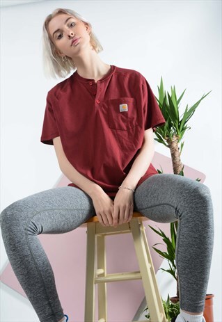 VINTAGE CARHARTT T-SHIRT IN MAROON WITH LOGO
