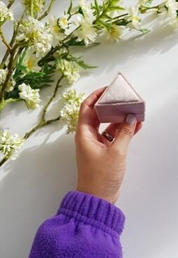 Triangle velvet ring box in shell pink