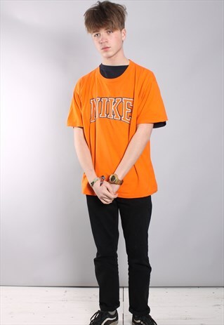 VINTAGE NIKE T-SHIRT