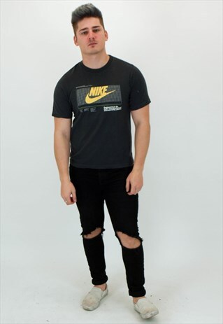 VINTAGE NIKE T-SHIRT