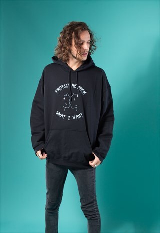 HOODIE IN BLACK WITH WHITE KISSING FACES PRINT