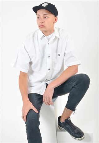VINTAGE 90S SHORT SLEEVE SHIRT IN WHITE