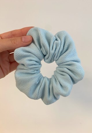 BABY BLUE TEXTURED 90'S STYLE SCRUNCHIE