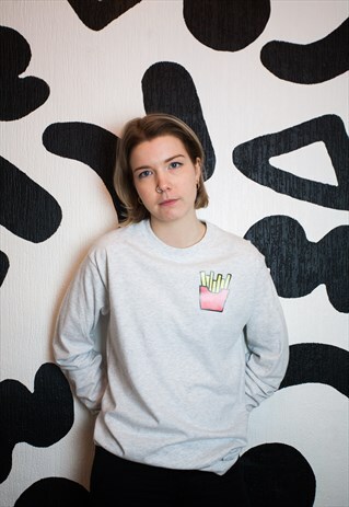 LONG SLEEVE FRIES T-SHIRT IN LIGHT GREY