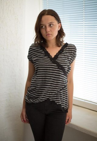 VINTAGE 90'S GREY/BLACK LACE TRIM TOP