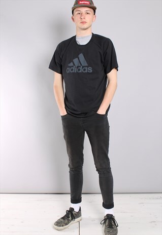 VINTAGE ADIDAS T-SHIRT