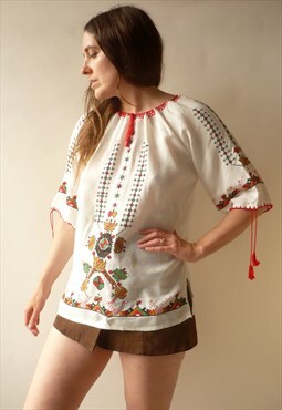 1970's Vintage Hungarian Embroidered Peasant Folk Top