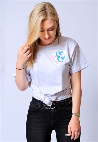 POCKET TEE IN GREY WITH MERMAID CREST PRINT