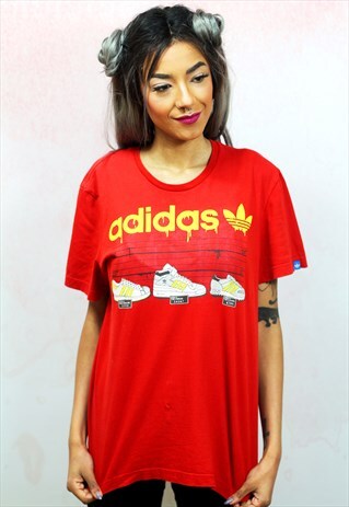 1990S VINTAGE BRANDED RED TRAINER PRINT T-SHIRT