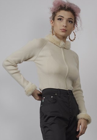 VINTAGE 90'S FAUX FUR TRIM CREAM ZIP-UP JUMPER