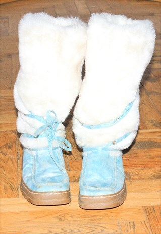 Vintage 90s fluffy snow boots in blue / white