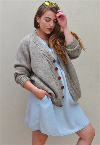 VINTAGE CHUNKY FAWN ARAN GRANNY KNIT CARDIGAN