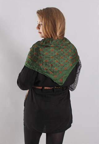 VINTAGE 80S GREEN GEOMETRIC PATTERNED SILKY SCARF