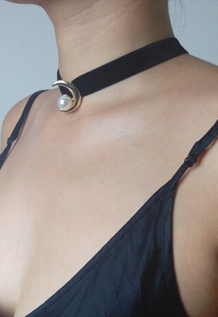 BLACK VELVET CHOCKER WITH MOON CRESCENT SAILOR MOON