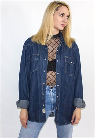 VINTAGE 90'S LEVI BOYFRIEND POP BUTTON DENIM SHIRT