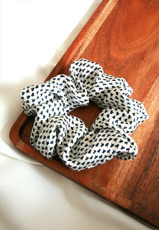 PATTERNED SATIN HAIR SCRUNCHIE