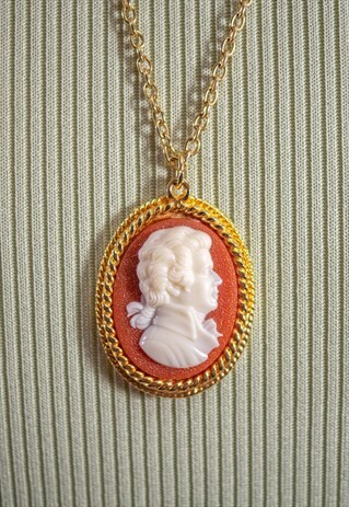 VINTAGE CAMEO NECKLACE