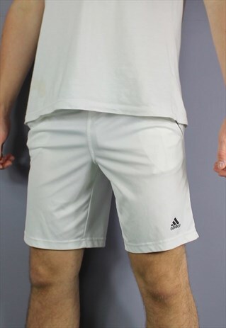 VINTAGE ADIDAS SHORTS IN WHITE WITH POCKETS, PRINTED LOGO AN