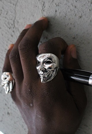 VENDETTA MASK RING IN SILVER