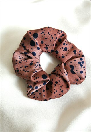 DUSTY PINK PATTERNED HAIR SCRUNCHIE