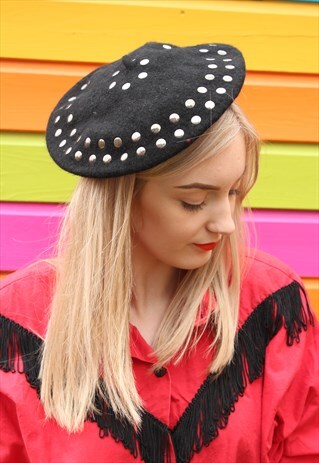 VINTAGE 90S BLACK WOOL FESTIVAL BERET WITH METAL CIRCLES