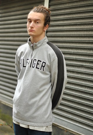 VINTAGE TOMMY HILFIGER SPELL OUT 1/4 ZIP SWEATER