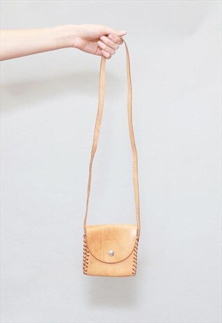 VINTAGE 1970'S PETITE CAMEL STITCHED LEATHER SHOULDER BAG