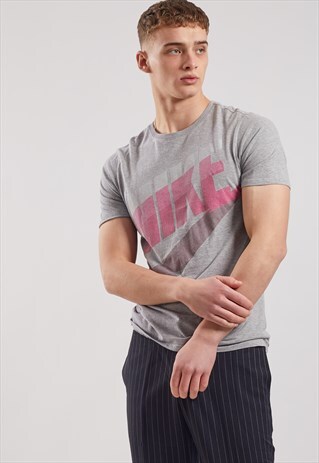 VINTAGE NIKE T-SHIRT