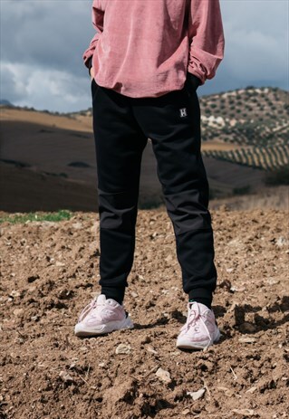 JOGGERS TROUSERS IN BLACK WITH SPECIAL KNEES