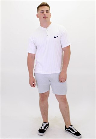 VINTAGE NIKE T-SHIRT