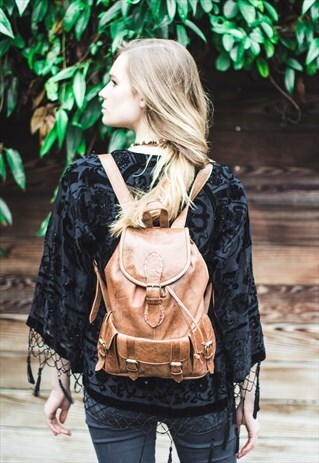MEDIUM STRESSED BROWN LEATHER RUCKSACK